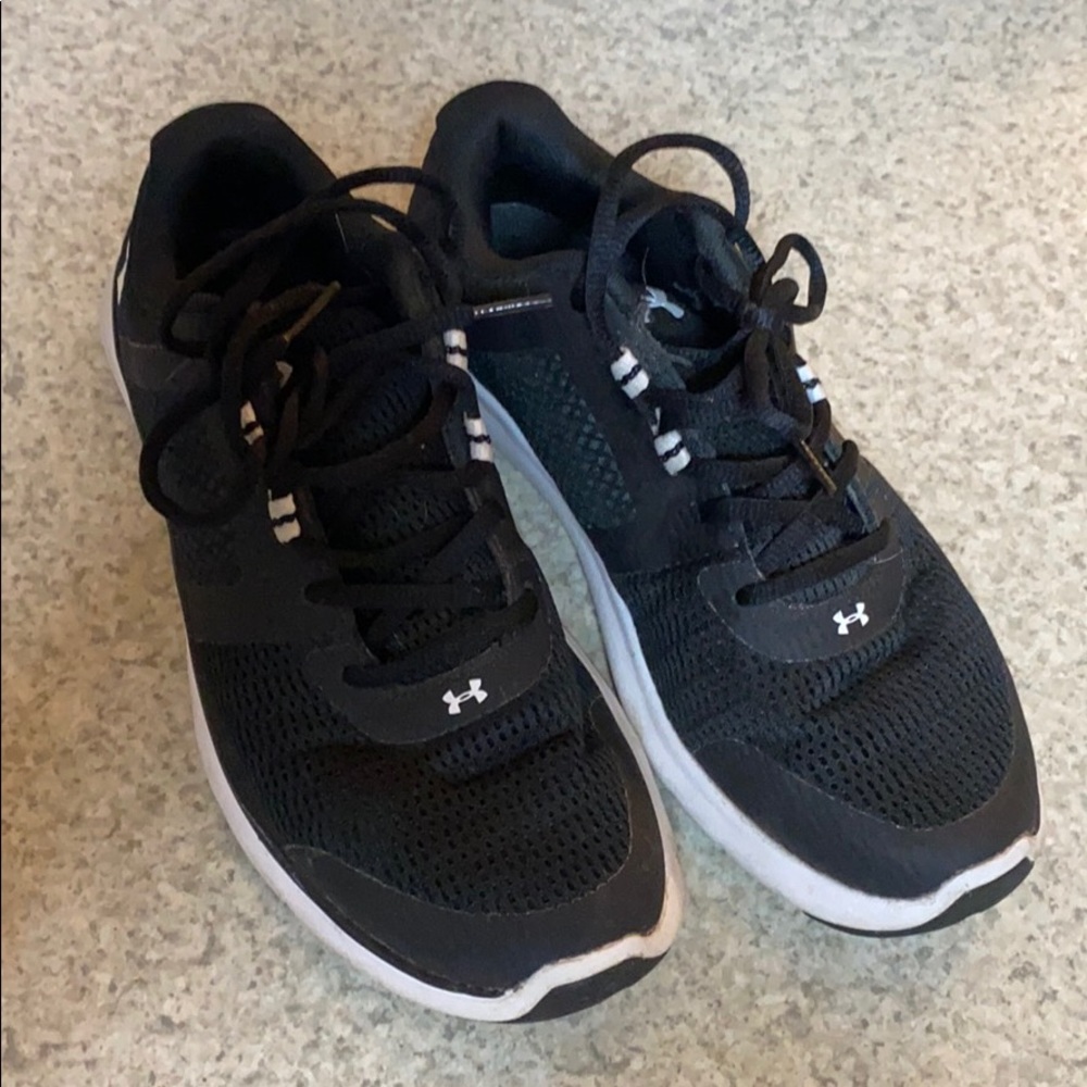Under Armour woman’s 8.5 black and white shoes